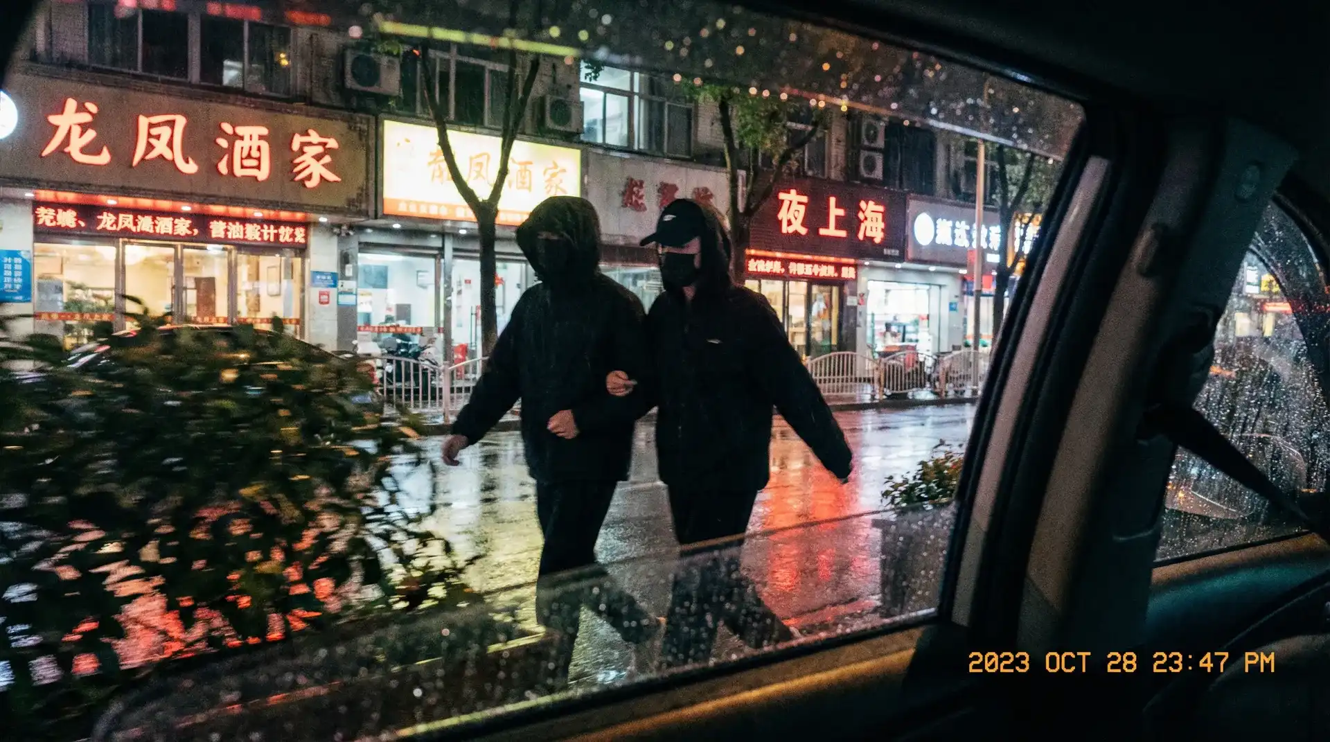 迪拜皇宫网站 - 顶流明星深夜密会现场抓拍照片
